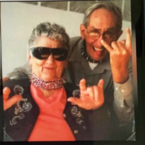 🍊 Orange Glass Bud Vase Rectangular Edge - Picture 15 of 16